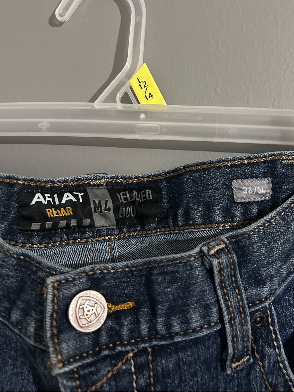Ariat 36/34 relaxed boot cut M4